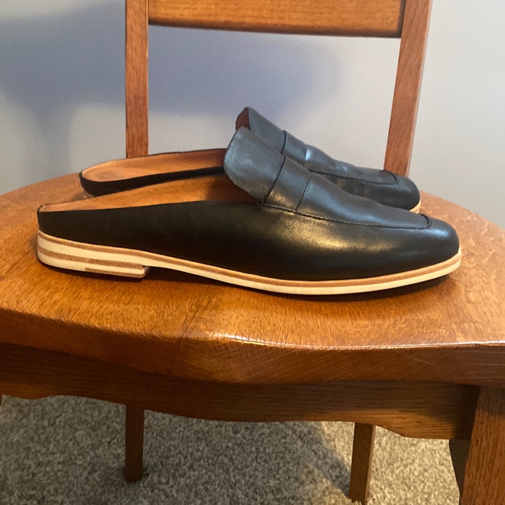 Gentle Souls by Kenneth Cole Mules, like new